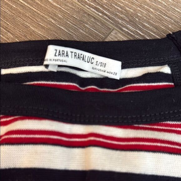 Zara White and Red Sleeveless Crop Tank Top with Striped Pattern - Picture 2 of 2